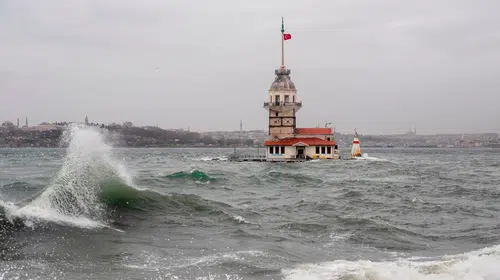 İstanbul'da bunaltıcı sıcaklara pazar molası: Meteoroloji'den sağanak uyarısı