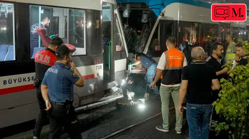 İstanbul'da iki tramvay kafa kafaya çarpıştı: 11 yaralı hastaneye kaldırıldı