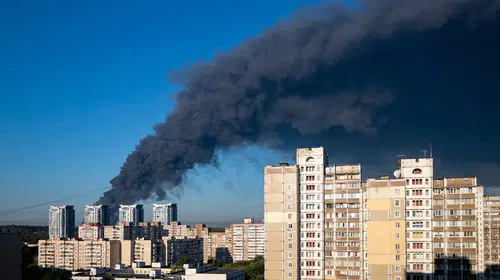 Rusya'nın Kiev'e düzenlediği İHA saldırısında mühimmat deposu infilak etti: 27 ölü, 42 yaralı