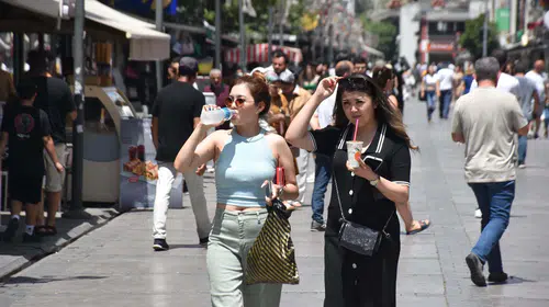 Uzmanlardan güneş uyarısı: Güneş kremi ve gözlük aksesuar değil, sağlık için şart