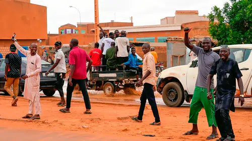 Niamey'de tansiyon yükseldi: Askeri üs ve cumhurbaşkanlığı konutuna eş zamanlı baskın girişimi
