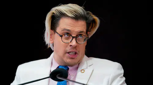 Göçmen karşıtı söylemleriyle bilinen aşırı sağcı yorumcu Milo Yiannopoulos ABD'de gözaltına alındı