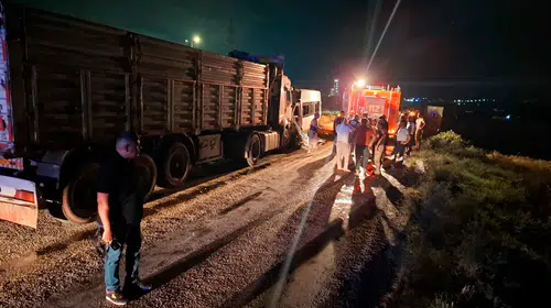 Vardiya dönüşü feci kaza: Servis şoförü yaşamını yitirdi, 14 işçi yaralandı