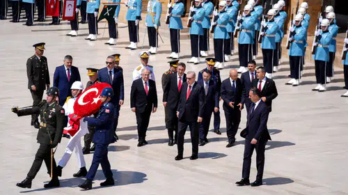 YAŞ toplantısı öncesi Cumhurbaşkanı Erdoğan ve Şura üyeleri Anıtkabir'i ziyaret etti