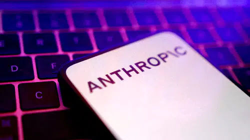 Yapay zeka devinden donanım hamlesi: Anthropic kendi çiplerini üretmek için eski Google yöneticisini transfer etti
