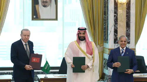 Türkiye, Suudi Arabistan ve Pakistan, “Mekke Anlaşması” adı verilen üçlü savunma anlaşmasını imzaladı