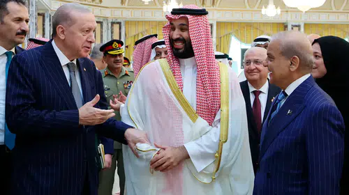 Kathimerini'den Mekke Ortak Savunma Anlaşması analizi: Atina hayal kırıklığı yaşıyor