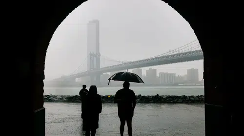 New York Long Island'da karaya çıkan hortum dehşet saçtı: 50 kabin yıkıldı, metro istasyonlarını su bastı