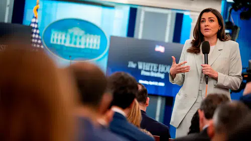 Oval Ofis'te gergin anlar: Trump ve Beyaz Saray CNN muhabirini hedef aldı