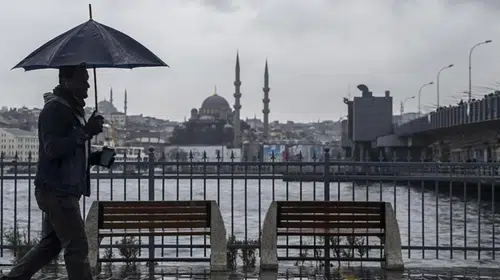 İstanbul için cuma uyarısı: Sıcaklık düşecek, yağış ve fırtına geliyor