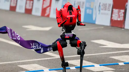Çin'in geliştirdiği insansı robot Usain Bolt'un 100 metre rekorunu geride bıraktı