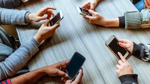 Fransa'da liselerde cep telefonu yasağı resmen başladı