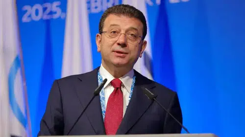 Ekrem İmamoğlu 17 yıllık CHP üyeliğinden istifa etti: “Yeni bir yol açıyoruz”