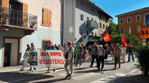 Almanya'nın Köln kentinde savaş karşıtı eyleme polis müdahalesi