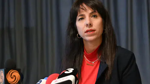 Berlin'de seçimi kazanan Sol Partili Elif Eralp Kimdir?