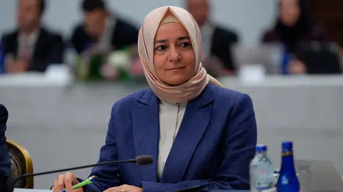 Fon ve hisse iddialarının odağındaki Fatma Betül Sayan Kaya görevinden affını istedi