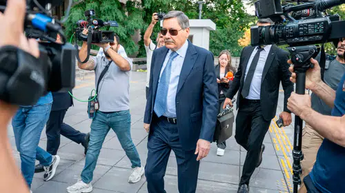 "Kayıt dışı para aktarma" soruşturmasında Melih Gökçek adliyede: Oğlu ve gelini de ifadeye çağrıldı