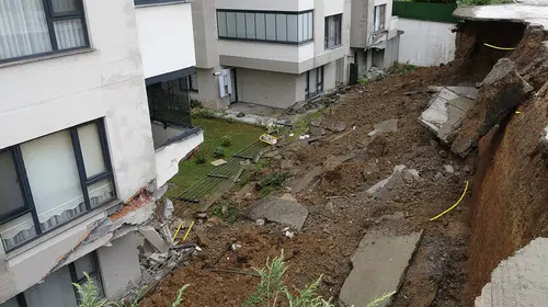 Trabzon'da bol yağışlı gece: Şiddetli yağış sonrası tahliyeler başladı