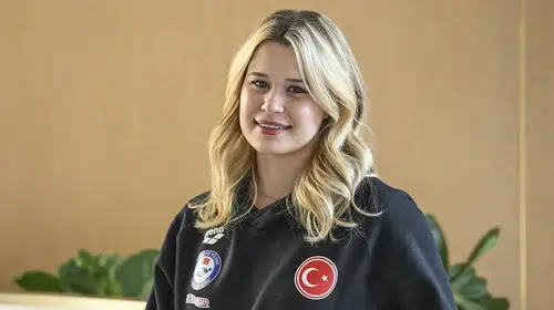 Para yüzücü Defne Kurt Avrupa şampiyonu oldu: 50 metre serbestte altın madalya