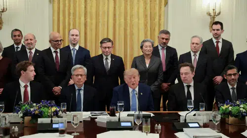Trump, yapay zeka yerine “süper zeka” terimini öngören kararnameyi imzaladı