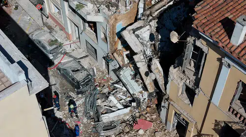 Atina'nın tarihi Plaka semtinde patlama: Enkaz altında kalan 6 kişi hayatını kaybetti