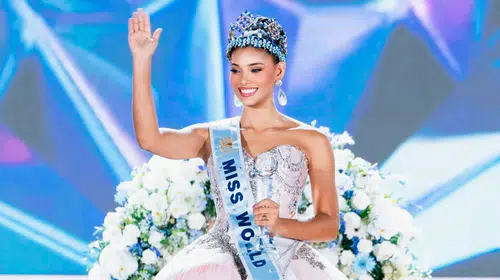 Miss World 2026 tacı Dominik Cumhuriyeti'ne gitti: 24 yaşındaki genç öğretmen dünya güzeli seçildi