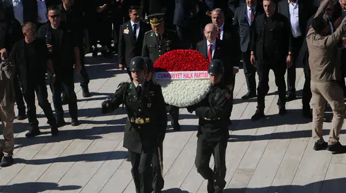Kemal Kılıçdaroğlu CHP’nin 103. kuruluş yıl dönümünde Anıtkabir’i ziyaret etti