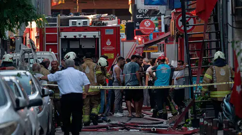 Bakırköy'de 6 katlı otelde yangın paniği: 12 kişi yaralandı, mahsur kalanlar kurtarıldı