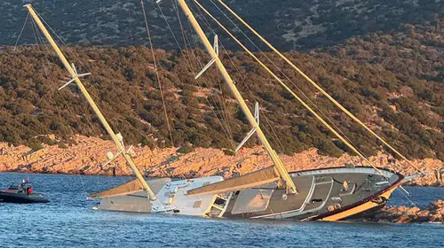 Bodrum'da kayalıklara çarpan gulet yan yattı: 7 kişi kurtarıldı
