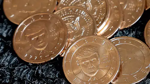 ABD'de bir ilk: Trump'ın portresinin yer aldığı 1 dolarlık madeni para tedavülde