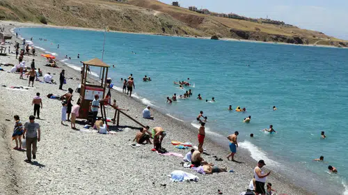 İstanbul'da 3 plaj halk sağlığına uygun olmadığı için kapatıldı