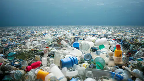 Plastik atıklar 200 derecenin altında benzin ve dizele dönüştürüldü