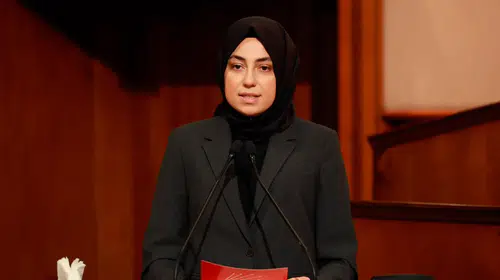 İBB Meclis Üyesi Amine Cansu Çelik, maruz kaldığı baskıları gerekçe göstererek CHP'den istifa etti