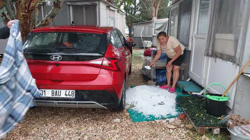 Silifke'de aniden bastıran dolu hayatı felç etti