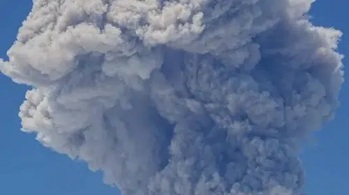 Mayon Yanardağı'nda şiddetli patlama: Gökyüzü külle kaplandı