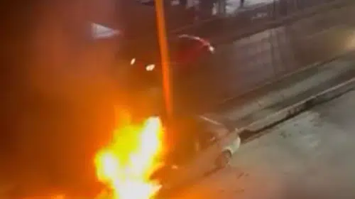 Esenyurt trafiğinde korku dolu anlar: Hareket halindeki araç küle döndü