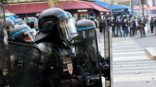 Fransa'da sokak olaylarına sert müdahale: 174 kişi cezaevine gönderildi
