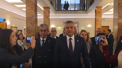 Özgür Özel'den Erdoğan'a Meclis'te protesto: Dinlemeye vaktimiz yok