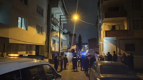 Darıca'da metruk binada korkutan çökme: Sokak trafiğe kapatıldı
