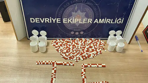 Keşan'da şüpheli araç operasyonu: Yüzlerce uyuşturucu hap ele geçirildi