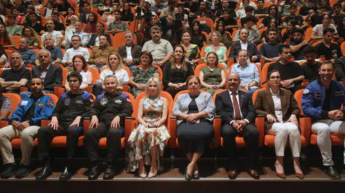 Antalya'da uzay rüzgarı: 11 astronot Akdeniz Üniversitesi'nde gençlerle buluştu