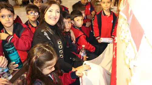 Isparta'da binlerce el birleşti: Türk bayrağı ilmek ilmek yükseliyor