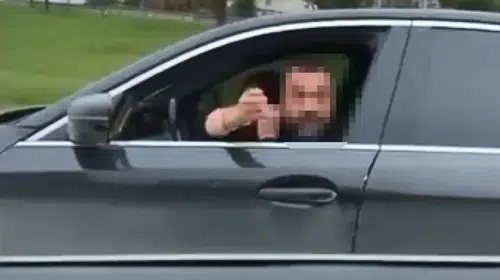Trafikte dehşet anları: Yol verme kavgası kaza ile bitti