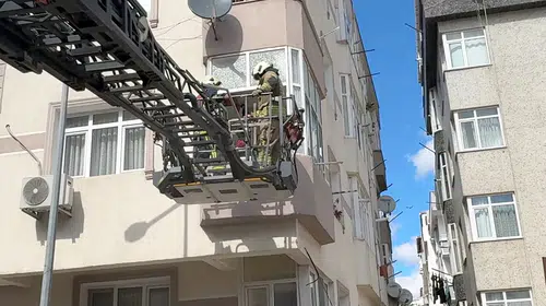 Avcılar'da korkutan kombi yangını: İtfaiye ekipleri hem alevleri söndürdü hem de aileyi kurtardı