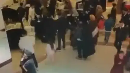 Düğün salonunda takı töreni kavgası: Sandalyeler havada uçuştu