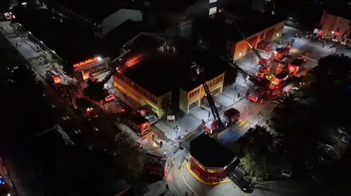 Kartal'da korkutan hastane yangını: Çatı alevlere teslim oldu