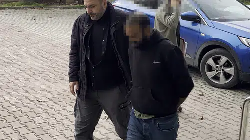 Sakarya'da 500 bin liralık vurgun: Lüks araçla kaçan hırsızlar Adapazarı'nda yakayı ele verdi