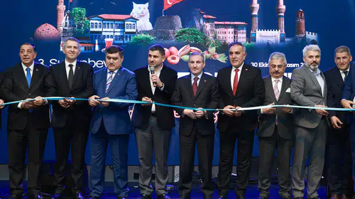 Sultanbeyli'de Anadolu rüzgarı: 81 ilin kültürü tek meydanda buluştu