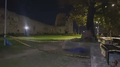 Tarihi surlarda korkutan keşif: Hareketsiz yatan bir kişi bulundu
