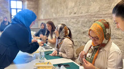 Rami Kütüphanesi'nde sanat rüzgarı: Esnek soğuk porselen meraklılarını ağırladı
